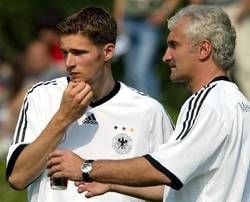 Rudi Völler (r) und Arne Friedrich (Foto: MZ-Archiv)