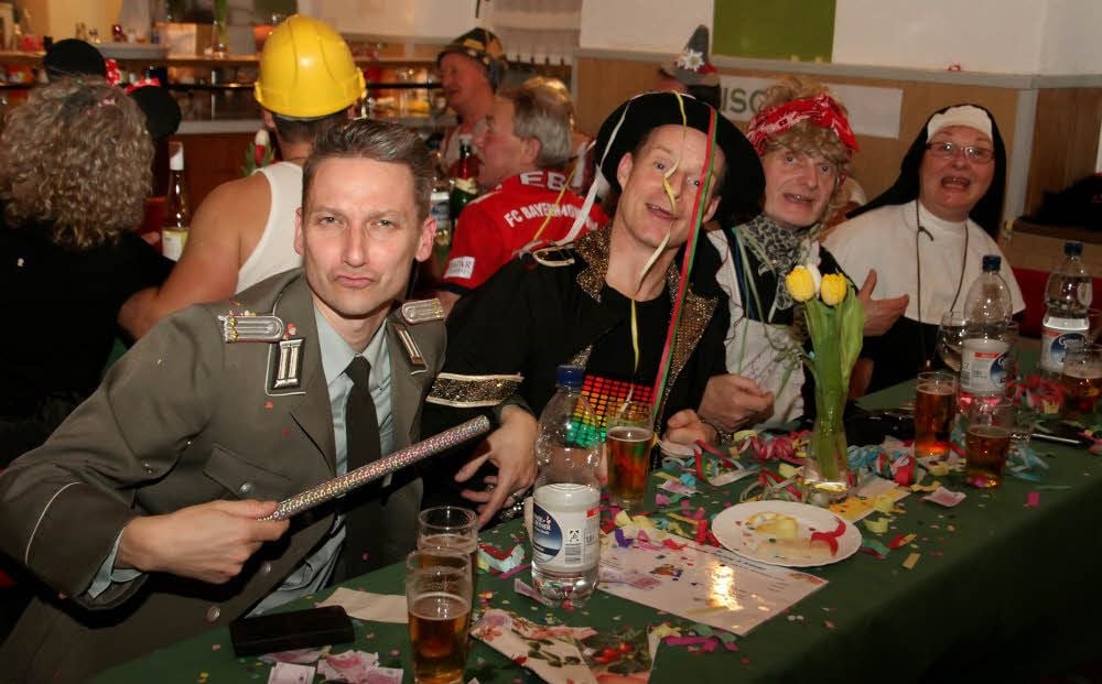 Die Gäste zeigten sich in Bründel in Feierlaune.