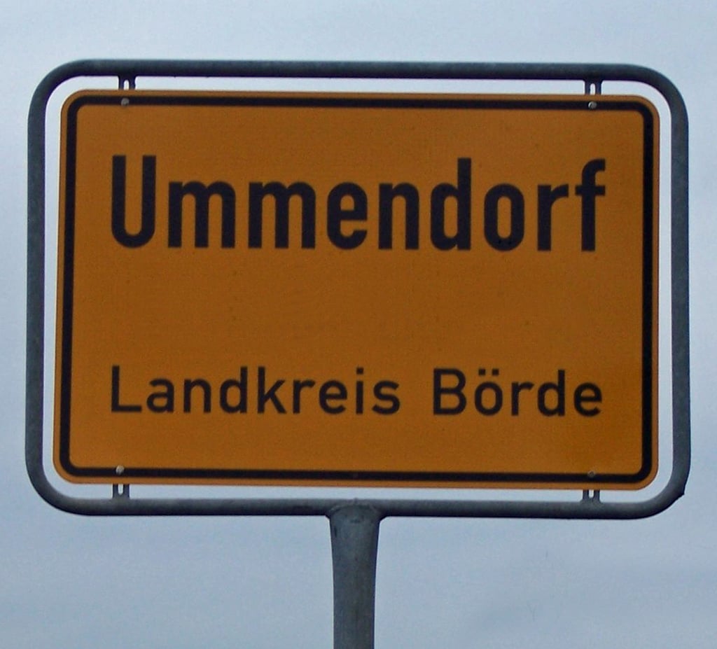 Ummendorf bleibt Ummendorf. Weder die Ortstafeln noch der Briefkopf der Gemeinde oder die Personalausweise der Bürger müssen nach dem Rückzieher des Gemeinderats geändert werden.