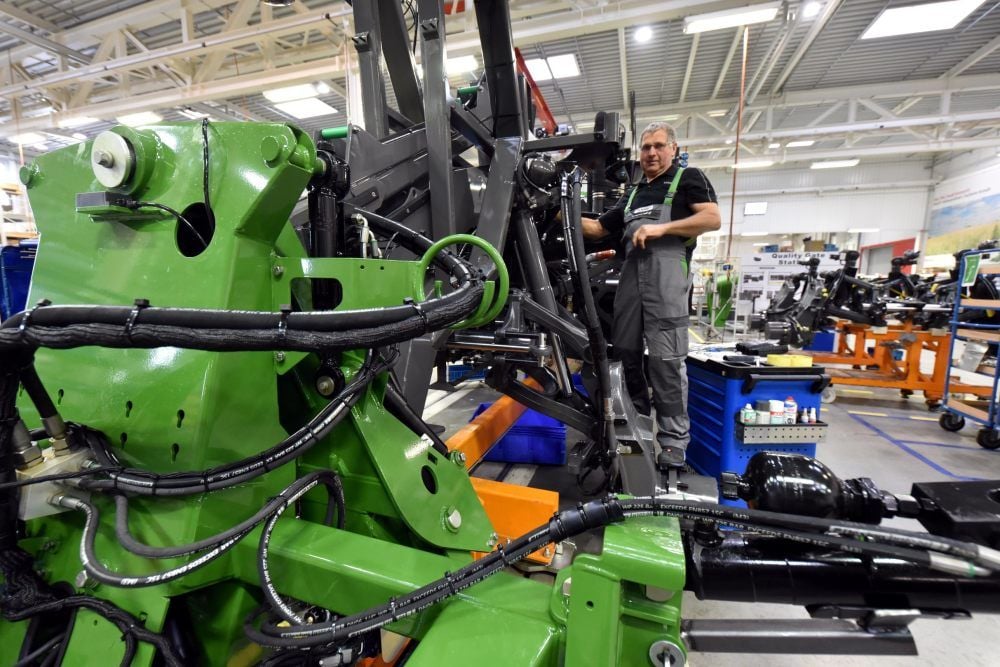 Vor allem Landwirtschaftsgeräte werden seit zehn Jahren in Hohenmölsen hergestellt, durch eine neue Investition sollen in Zukunft auch Maschinen für die Landwirtschaft lackiert werden.