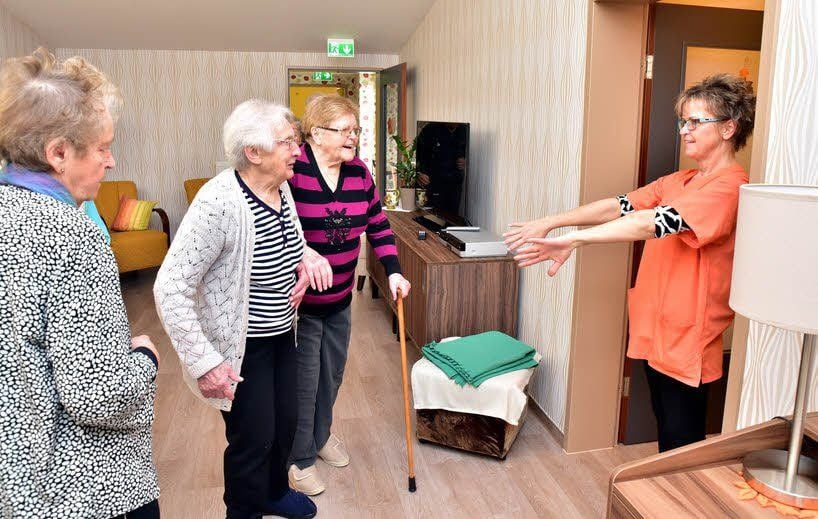 Lädt zu Bewegungstherapie ein: Tagespflegeleiterin Iris Wiebigke.