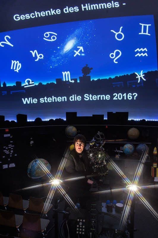 Mechthild Meinike, Referentin im Planetarium Merseburg, blickt für die MZ in die Sterne. Die wichtigste Botschaft: Wir Erdlinge sollten uns im Universum nicht zu wichtig nehmen.