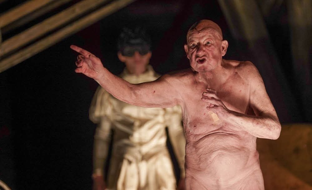 Jürgen Holtz spielt den Galileo Galilei in der Inszenierung von Bertolt Brechts gleichnamigem Stück am Berliner Ensemble.