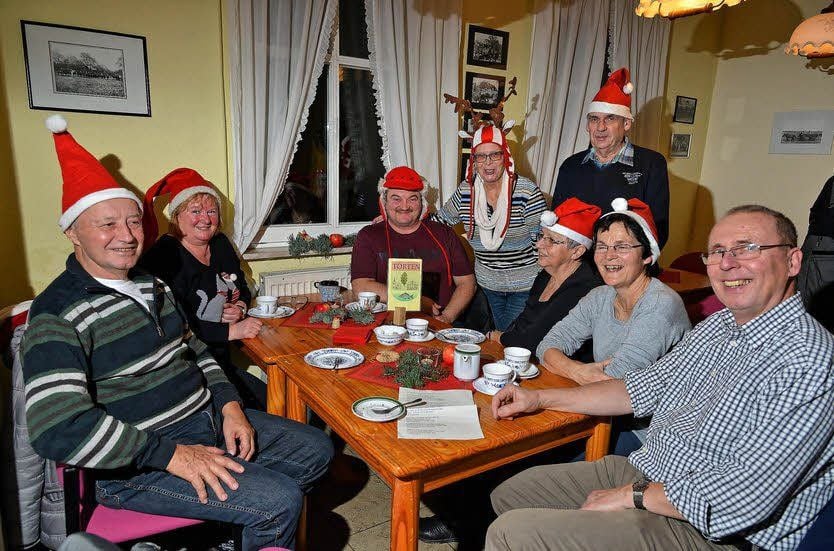 In der Kaffeestube des Kleutscher Bürgerhauses wurde zu Adventskaffee und -kuchen eingeladen.