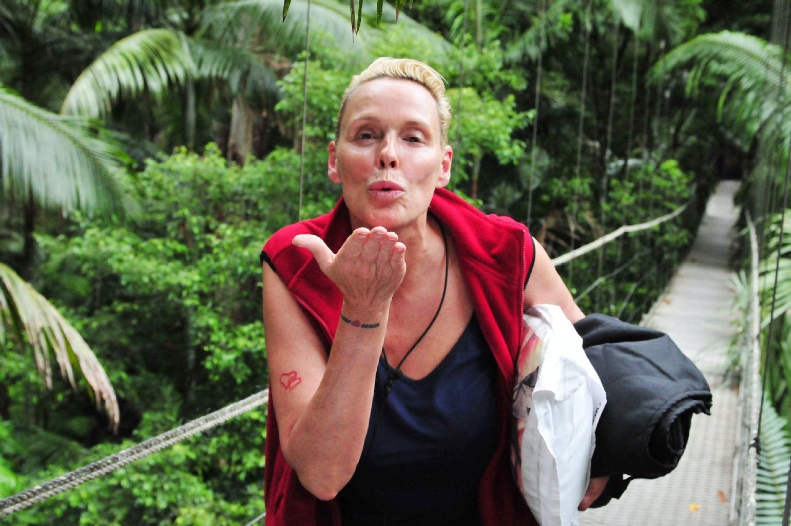 Brigitte Nielsen verlässt das Camp.