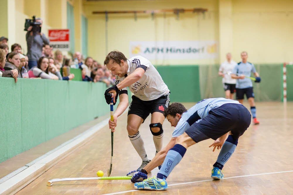 Torschütze und „Gelbsünder“ auf Seiten des OHC: Patrick Schweitzer (l.)