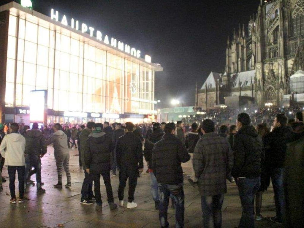 Nachrichtenportale für Kinder können Eltern helfen, ihren Kindern die Ereignisse in Köln und die aktuelle Diskussion zu erklären. Foto:&nbsp;Markus Böhm