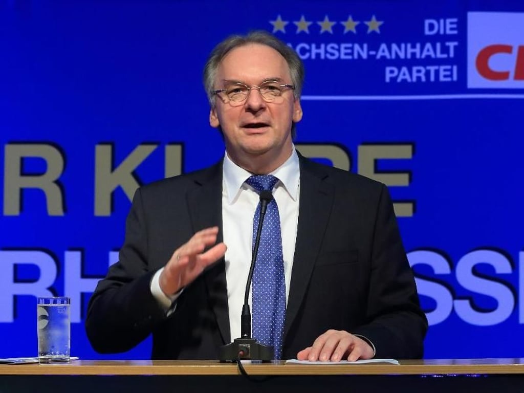 Reiner Haseloff (CDU), Ministerpräsident Sachsen-Anhalts, spricht am 05.12.2015 während des Landesparteitages der Christdemokraten in Staßfurt.