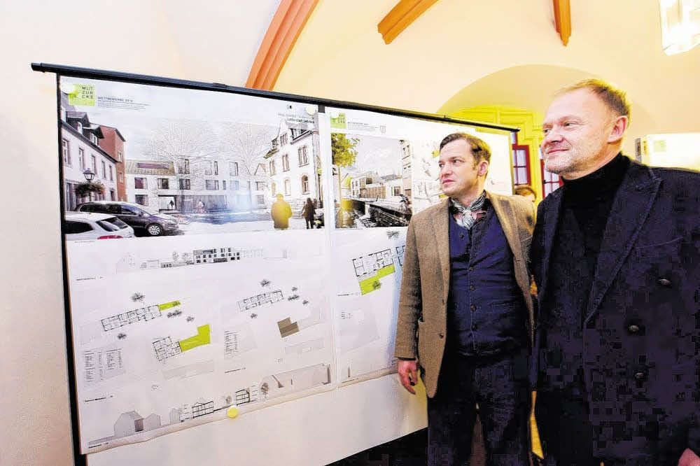 Die Architekten Guido Großmann (links) und Michael Peitz aus Halle haben den 1. Preis im Wettbewerb zum Eisleber Jüdenhof gewonnen.