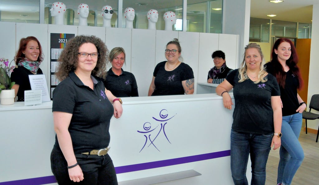 Die Ergotherapiepraxis Wilk & Luckau ist an die Mozartstraße umgezogen. Zum Team gehören Julia Reinhold (von links), Christine Luckau, Jessica Schneider-Knakowski, Marie Niemann, Heike Lehmann, Sylvana Wilk und Maria Zimmermann.