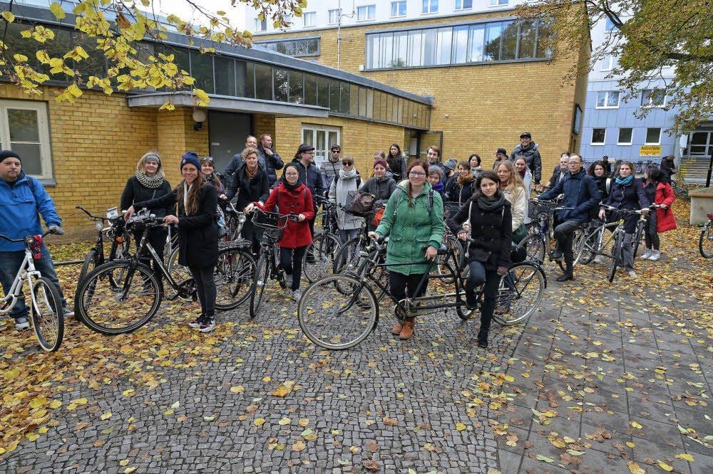 Die Studenten haben sich selbst aufs Rad geschwungen, um die „Bauhausroute“ zu erkunden.