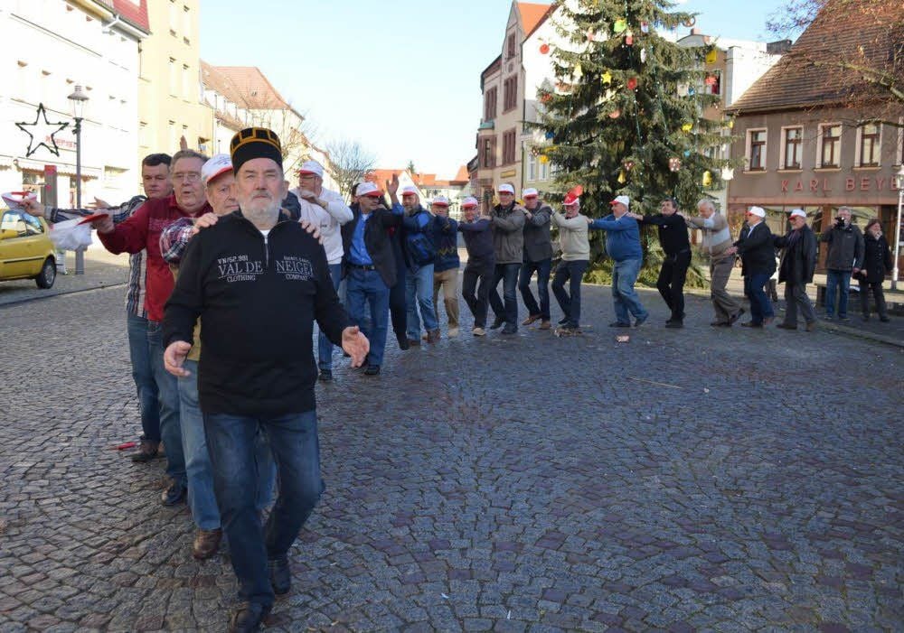 Präsident Bernd Rudloff führte die Polonaise am Neujahrsmorgen an.