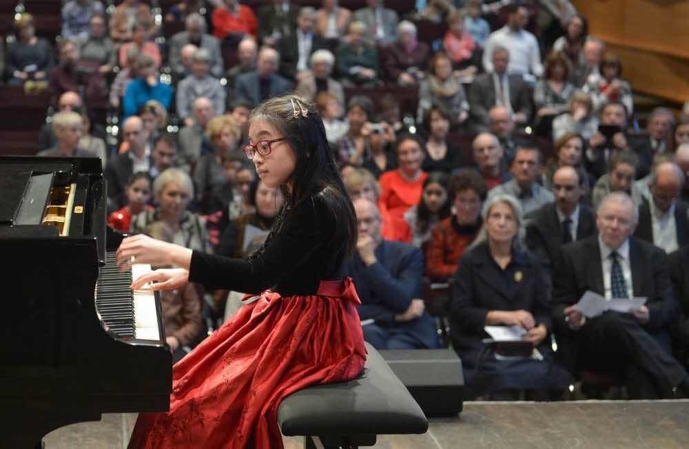 Beim Preisträgerkonzert des Nationalen Bach-Wettbewerbes spielt Kerstin Tang (10) aus Duisburg Werke von Bach, Crumb und Liszt.