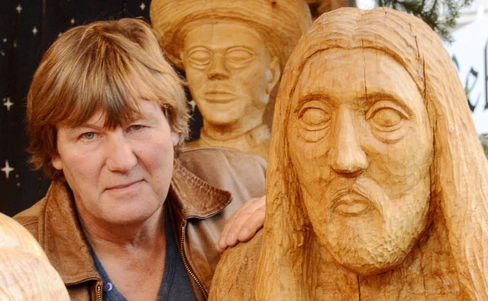 Zimmermann Christian Schaffrath aus Wansleben ist der Schöpfer der Krippenfiguren auf dem halleschen Weihnachtsmarkt.