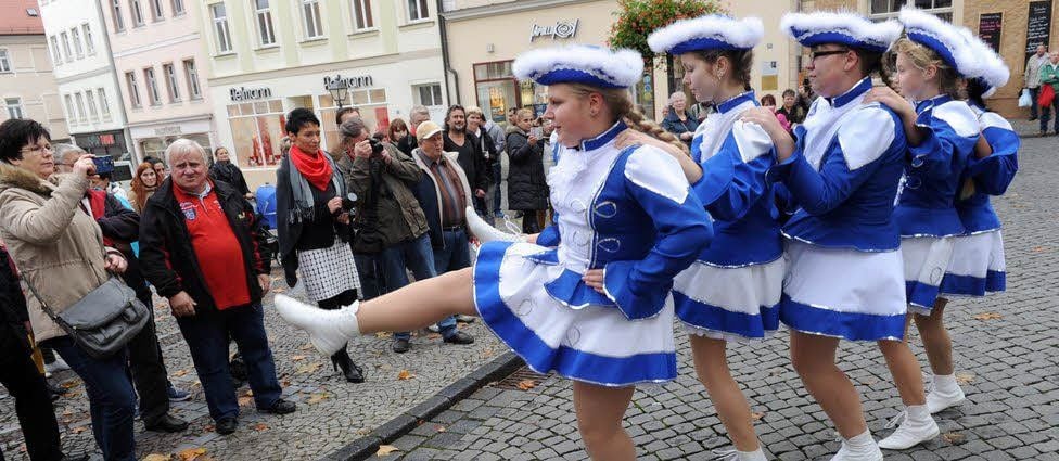 Die Blau-Weißen geben den Zuschauern einen Vorgeschmack auf das neue Programm.