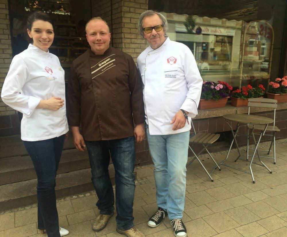 Konditorweltmeisterin und Fernsehköchin Eveline Wild aus Österreich, Bäckermeister Lars Brzyk und Deutschlands Brot-Guru Peter Kapp beim Dreh für "Deutschlands bester Bäcker" in Merseburg.