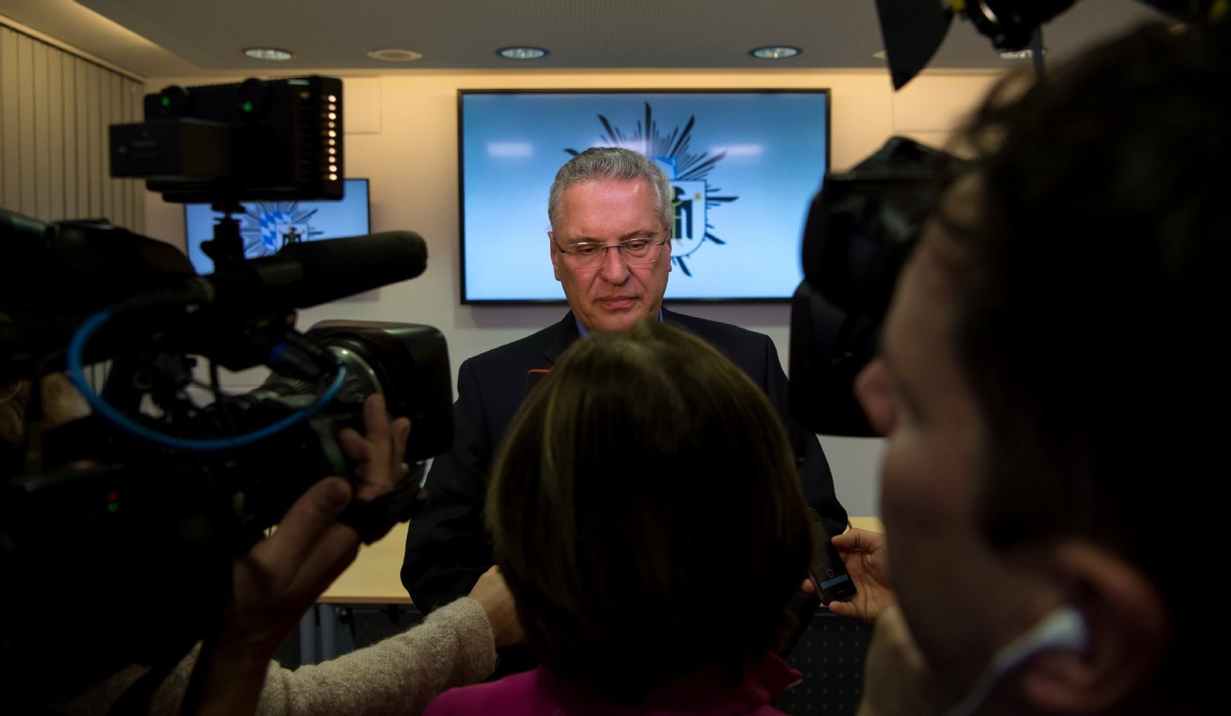 Der bayerische Innenminister Joachim Herrmann äußerte sich am Freitagmorgen auf einer Pressekonferenz zu den Anschlagsplänen.