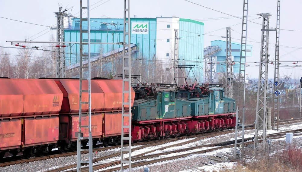 Täglich holen rund 40 Züge die Kohle im Tagebau Profen ab.