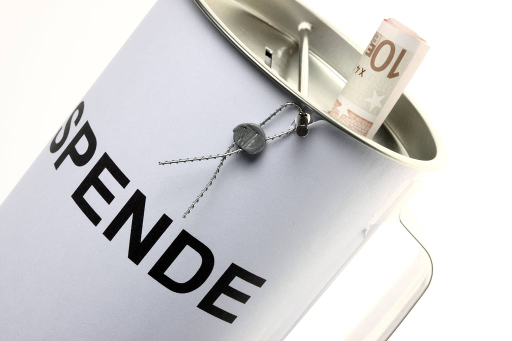 Betrügerinnen geben sich als Spendensammlerinnen für einen gemeinnützigen Verein aus.