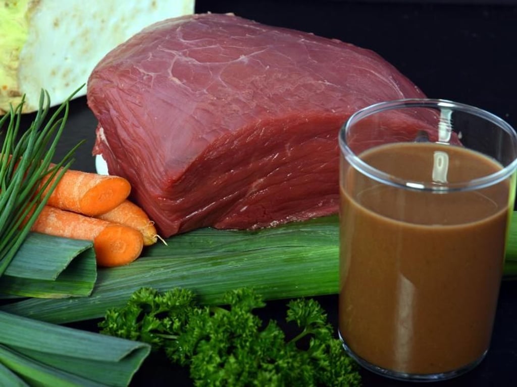 Zutaten für einen Fleisch-Drink des Metzgermeister P. Klassen. Foto: Harald Tittel