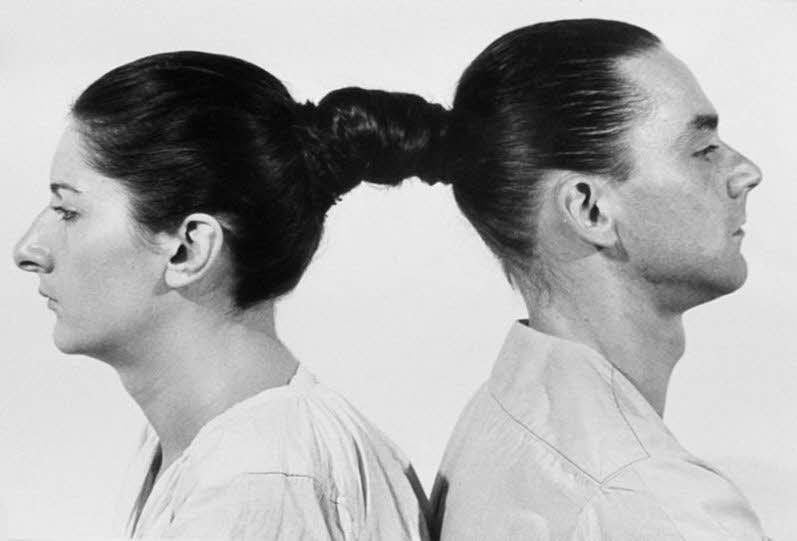 In der Sonderschau „Im Dickicht der Haare“ ist „Relation in Time“ von Marina Abramovic and Ulay aus dem Jahr 1977 zu sehen.