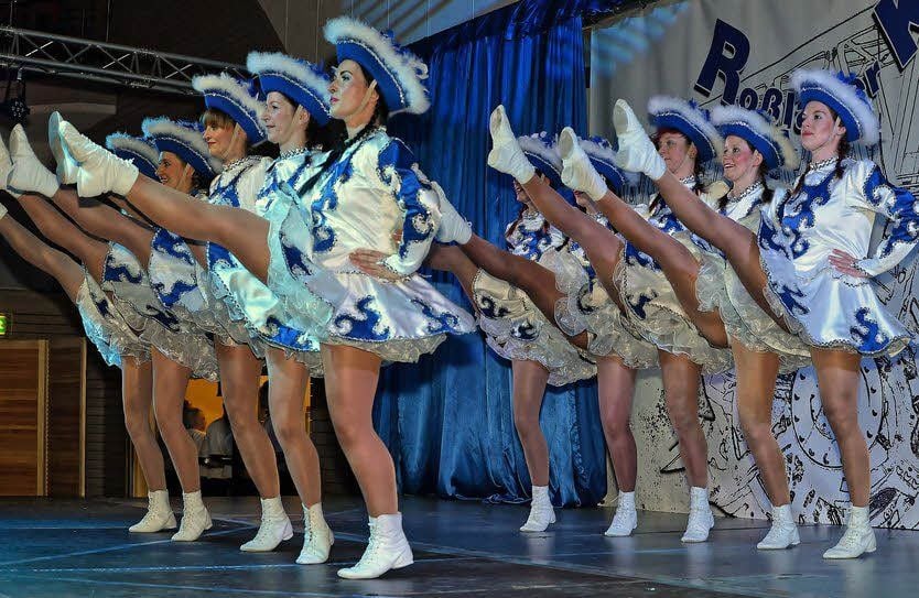 Die Große Garde begeisterte das Publikum zur Jubiläumsveranstaltung des Roßlauer Karneval Clubs.