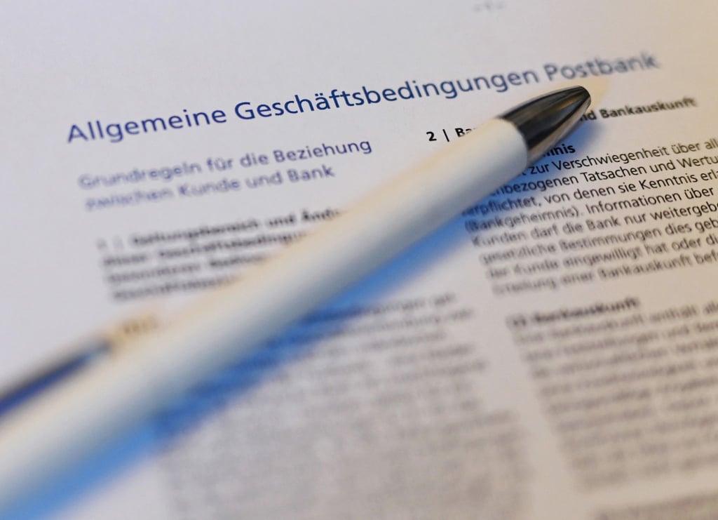 Der Bundesgerichtshof (BGH) hat Klauseln, die eine stillschweigende Zustimmung des Kunden bei einer Änderung der AGB festlegen, für unwirksam erklärt.
