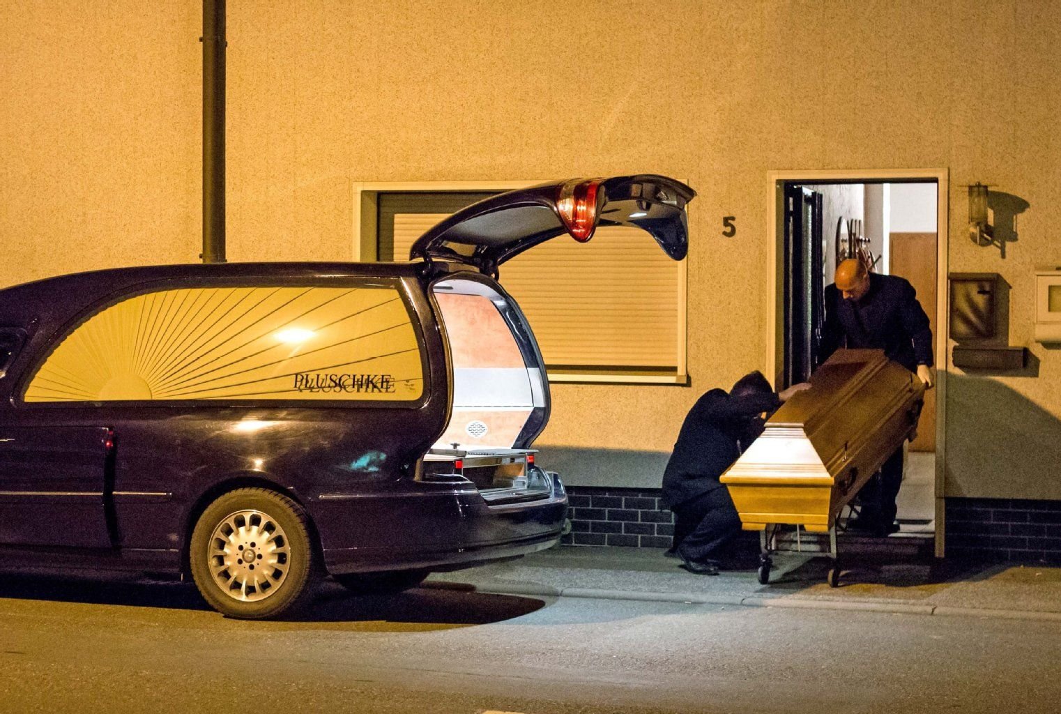 Die Polizei hat in einem Anwesen in Wallenfels sterbliche Überreste von Säuglingen gefunden.