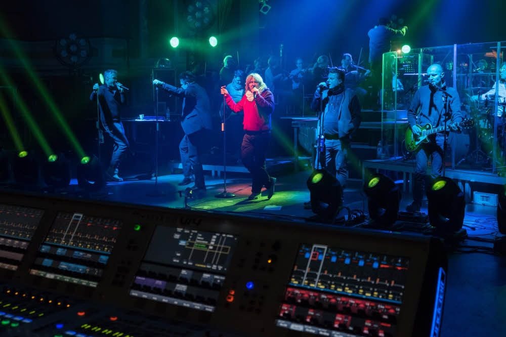 Fast wie beim Konzert - aber nicht ganz: Die Prinzen proben für ihre Tournee gemeinsam mit dem Orchester der Oper Leipzig im halleschen Steintor.