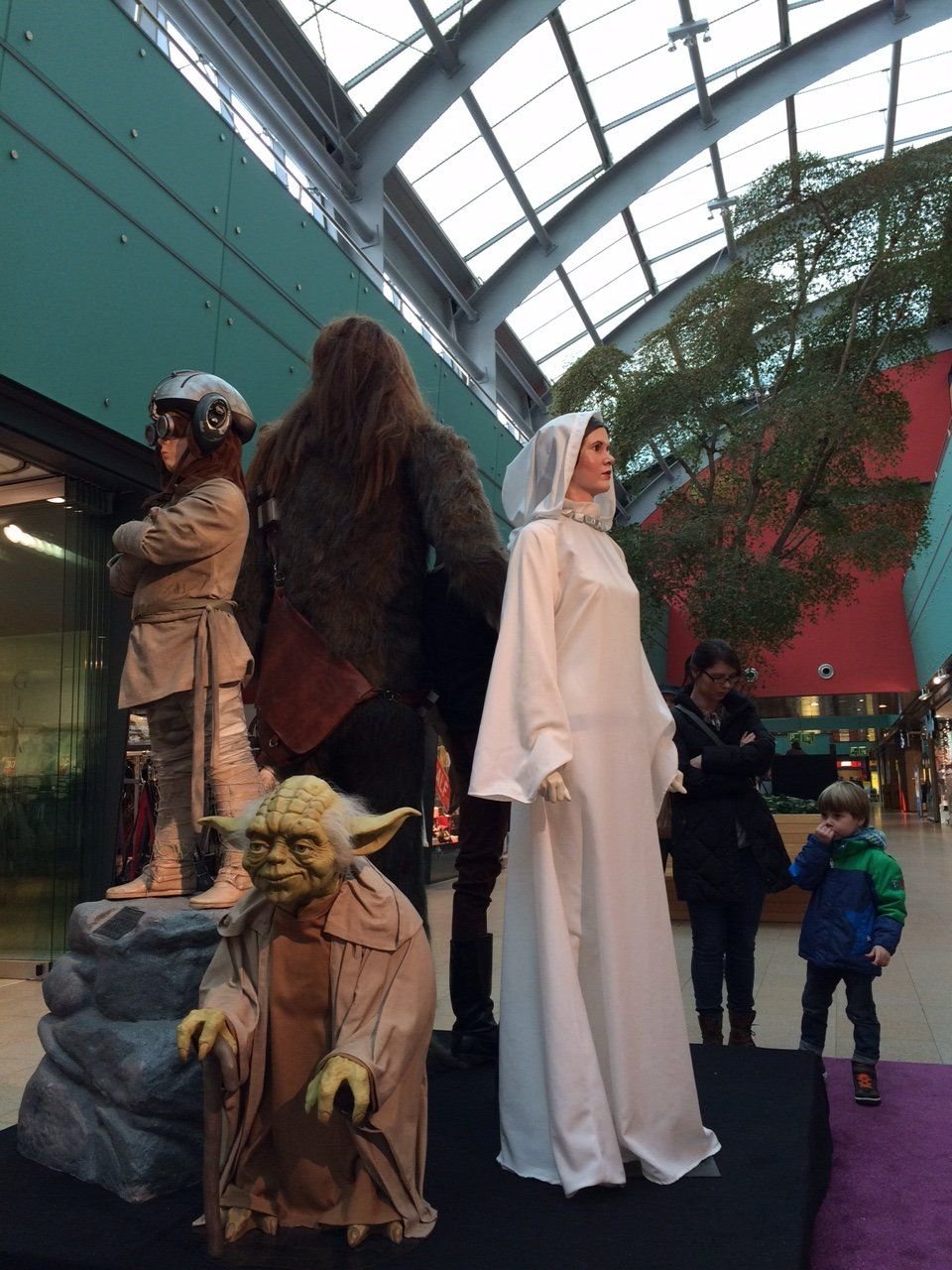 Bis zum 20. Februar sind überlebensgroße Star Wars-Figuren im Neustadt-Centrum in Halle ausgestellt.