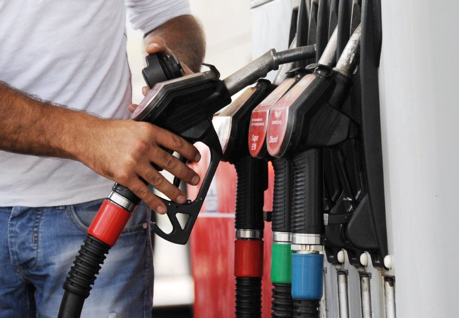 Diesel und Benzin sind so billig wie seit vielen Jahren nicht mehr. Aber wo tankt man als Kunde am billigsten?