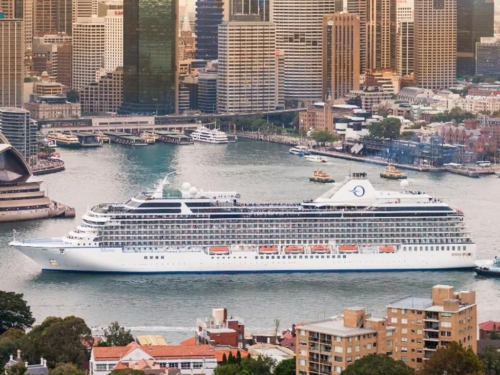 Ein Schiff von Oceania Cruises läuft in Sydney ein - die Stadt ist als Silvester-Metropole besonders beliebt. Foto: Oceania Cruises