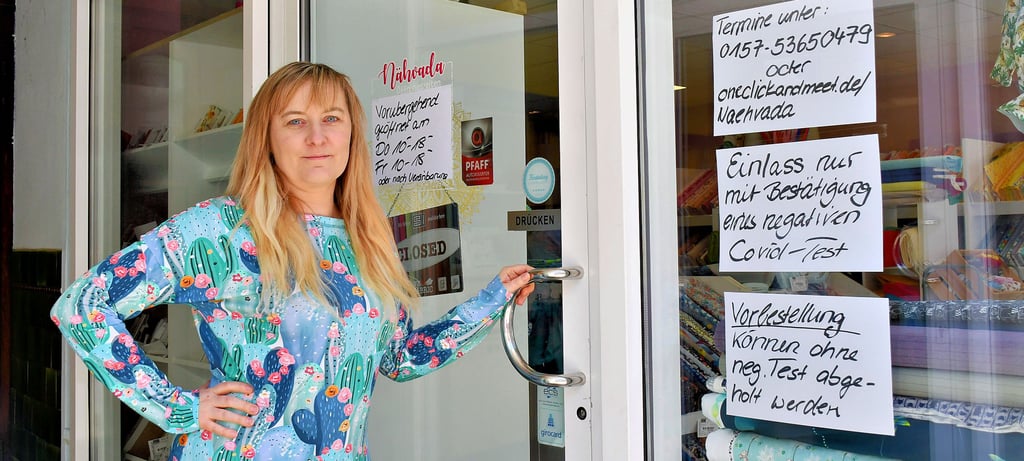 Andrea Oelze versteht nicht, warum sie ihre Kunden nur noch mit einem negativen Corona-Test empfangen kann.