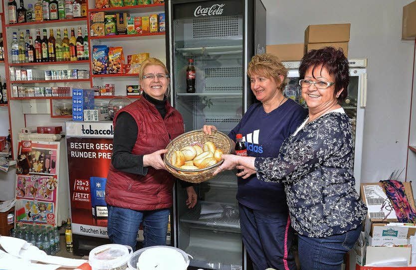 Chefin Carola Bremert (l.) mit ihren Mitarbeiterinnen Monika Wodke (m.) und Elfi Schneider.