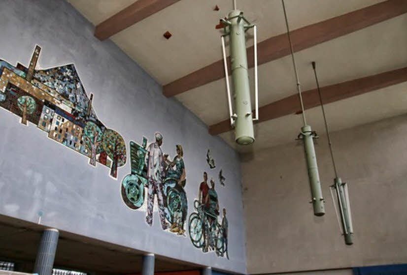 Das Wandbild von Wilhelm Schmied, die Kronleuchter und vieles andere werden bei den Arbeiten an der Bahnhofshalle erhalten.