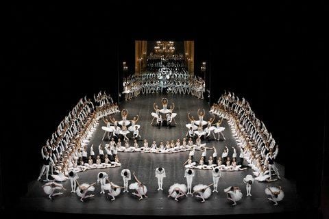 Szene aus der Dokumentation «La Danse - Das Ballett der Pariser Oper» . In dem Ballett der «Opera National de Paris» treten nur die besten Tänzer und Tänzerinnen auf. Wer in die Compagnie aufgenommen wird, hat den Durchbruch geschafft. (FOTO: DPA)