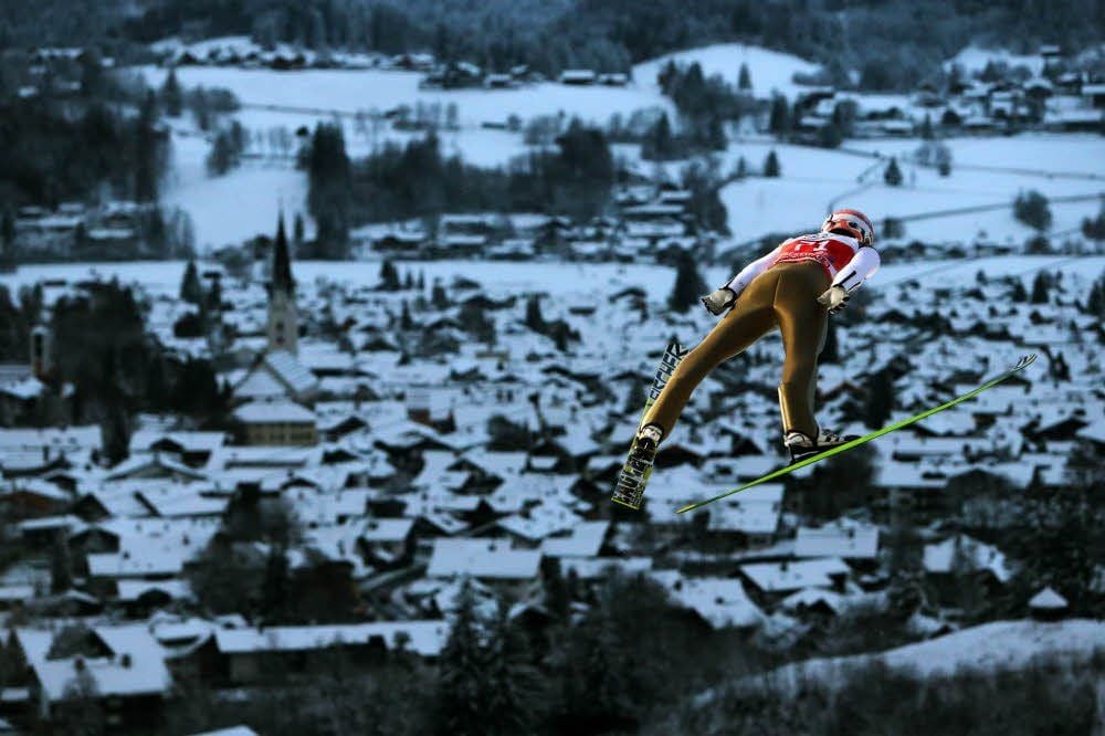 Severin Freund 2014 im Anflug auf Oberstdorf, die erste Station der Vierschanzentournee