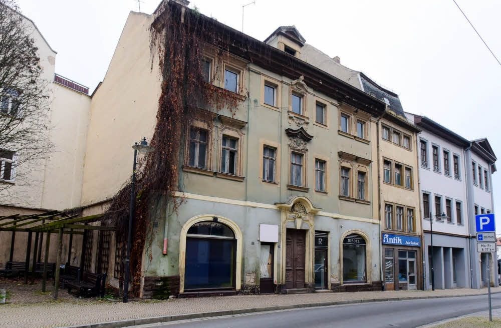 In der Burgstraße 5 befand sich viele Jahre eine Drogerie. Nach der Familie Kurze leitete die zuletzt die Familie Ohl.
