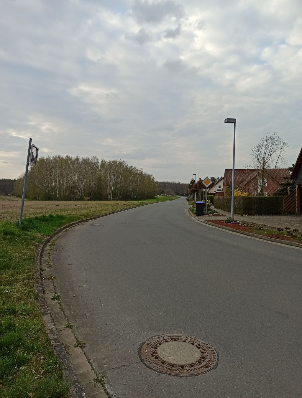 In der Biesengrundbreite in Möser nahm die Verkehrswacht Geschwindigkeitsmessungen vor.