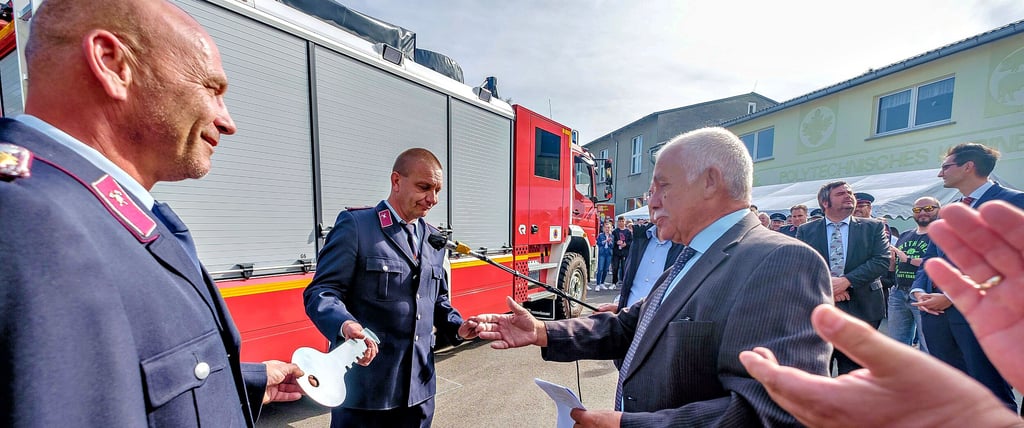 Grund zur Freude hatten die Cobbelsdorfer Kameraden im Oktober 2020: Die offizielle Fahrzeugübergabe am Tag der Deutschen Einheit.