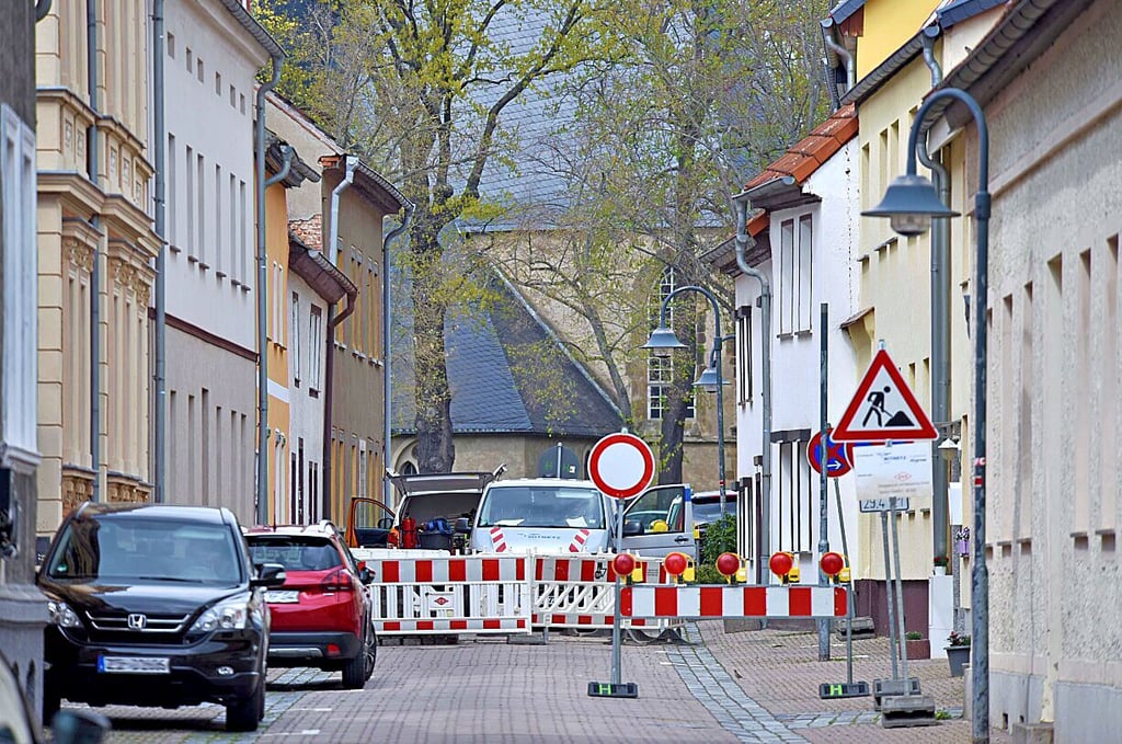 Die Leipziger Straße ist wegen Reparaturarbeiten gesperrt.