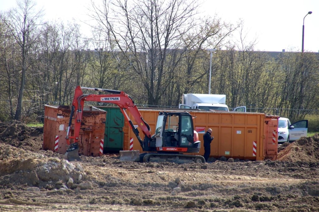 Eine 75 Kilo schwere Fliegerbombe aus dem Zweiten Weltkrieg ist am 21. April auf der Baustelle für das neue Nachwuchs-Fußballleistungszentrum auf der Silberhöhe entdeckt worden - Archivbild