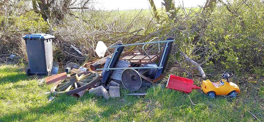 Jäger haben in Groß Börnecke diesen Haufen Müll gefunden.