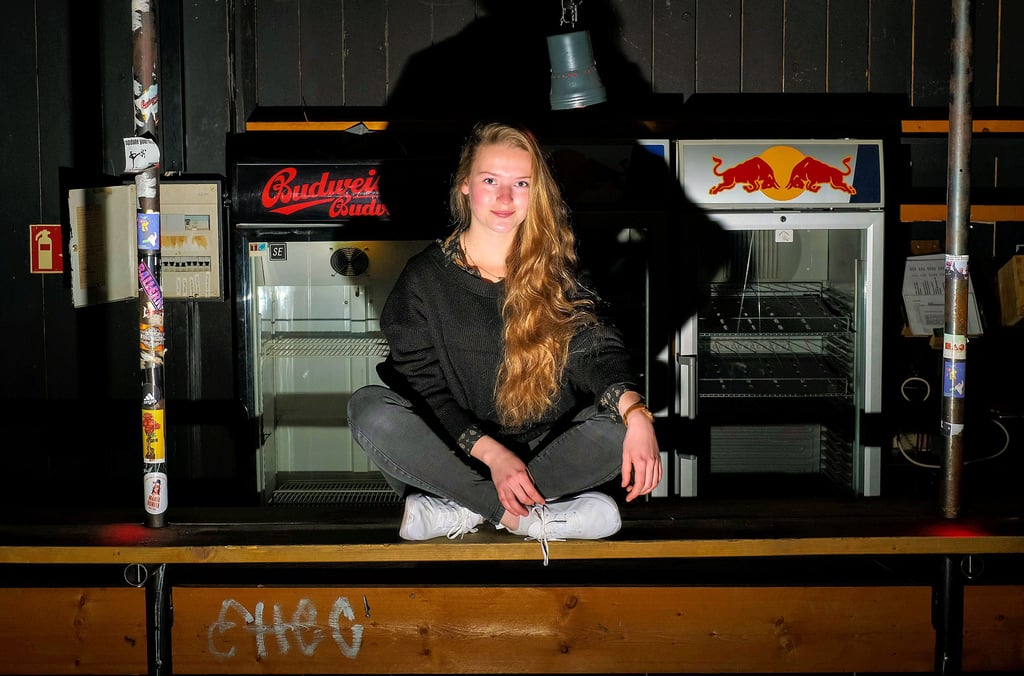 Studentin Angeline Brinkmann hat früher im Club Charles Bronson am Tresen gearbeitet - dort will sie auch wieder arbeiten, wenn es geht.