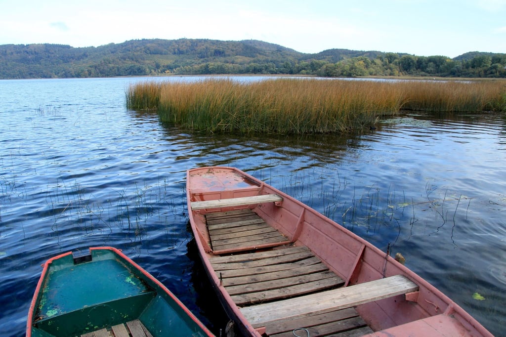 Der Laacher See ist der größte natürliche Mittelgebirgssee Deutschlands.