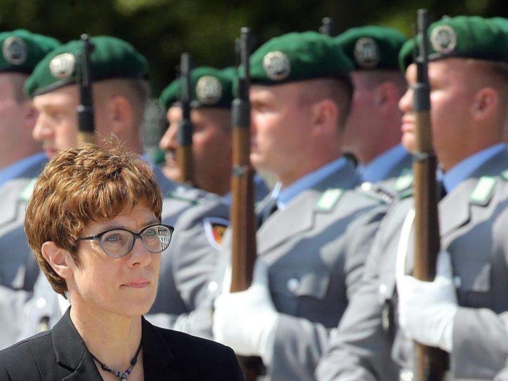Für Verteidigungsministerin Annegret Kramp-Karrenbauer ist klar, dass Deutschland den Weg in Richtung zwei Prozent des Bruttoinlandsproduktes fürs Militär gehen muss. Foto: Wolfgang Kumm