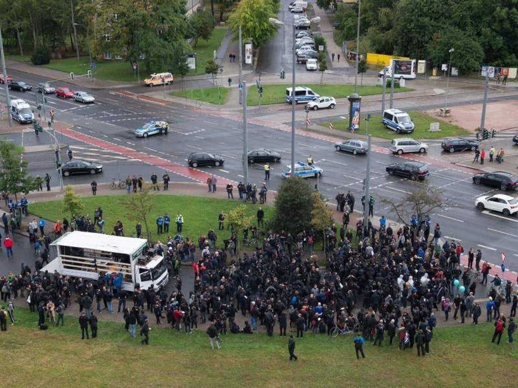 Das Bündnis «Nationalismus ist keine Alternative» rief zur Demonstration auf. Foto: S. Kahnert