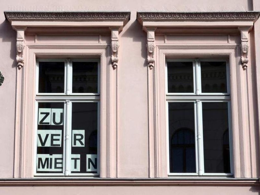 Wer seine Eigentumswohnung vermietet, muss sich an Regeln halten. Am besten achten Vermieter auf eindeutige Mietverträge. Foto: Ralf Hirschberger