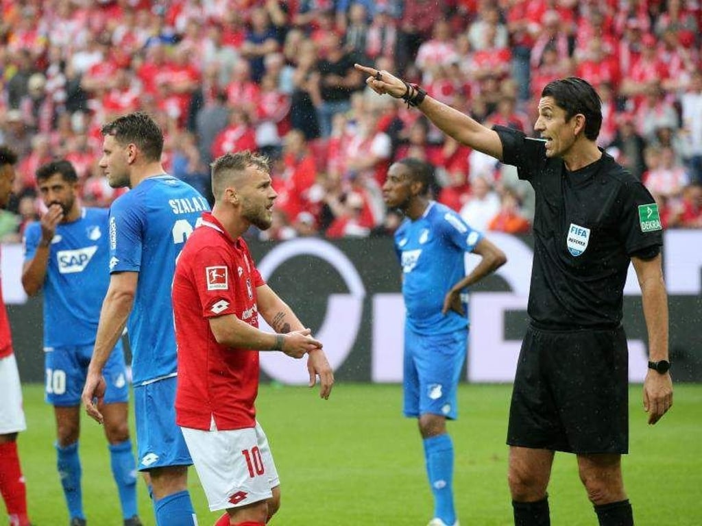 Deniz Aytekin wurde als Schiedsrichter des Jahres ausgezeichnet. Foto: Thomas Frey