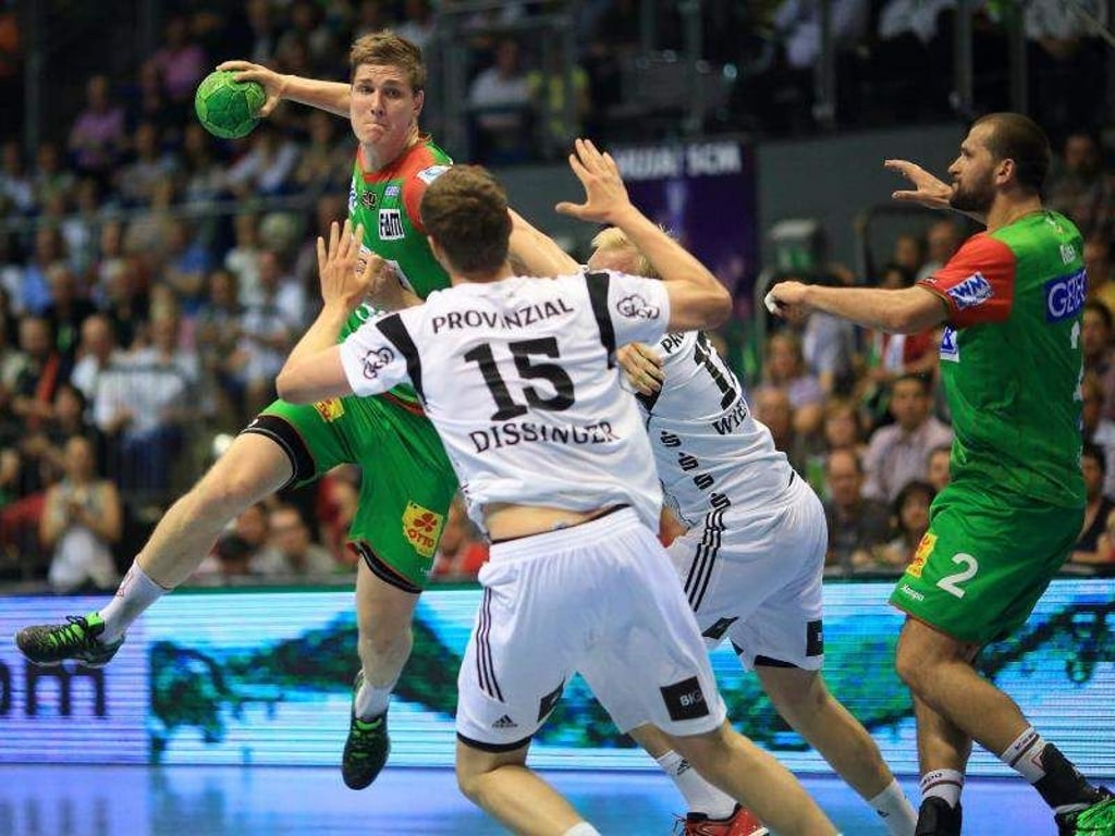 Der Magdeburger Finn Lemke setzt zum Sprungwurf an. Foto: Jens Wolf